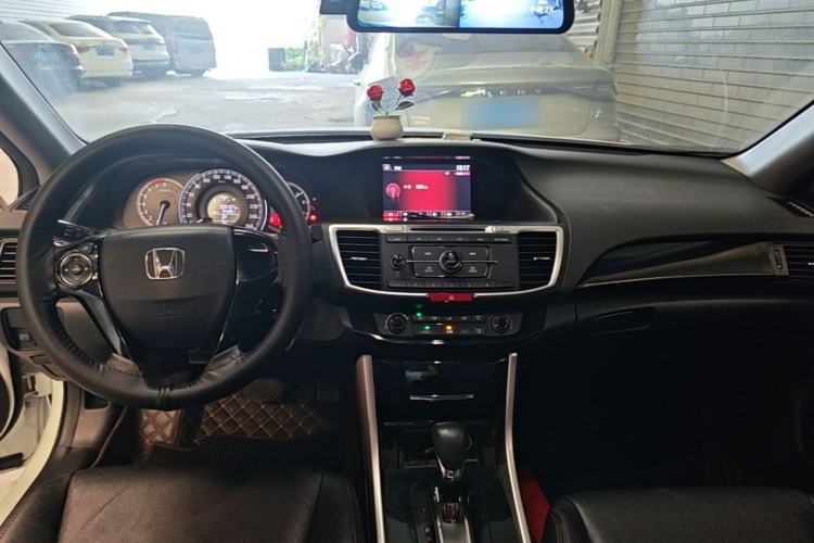 Used Honda Accord 2016 2.0L Comfort Edition Center Console