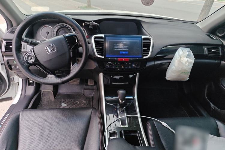Used Honda Accord 2016 2.0L Comfort Edition Center Console