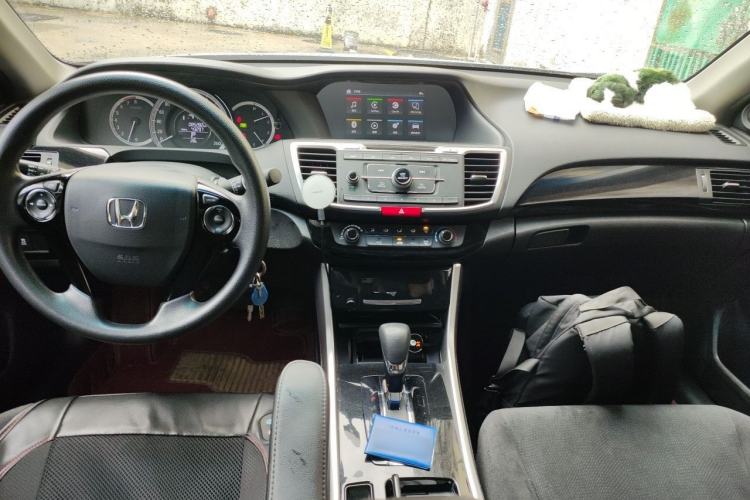 Used Honda Accord 2016 2.0L Comfort Edition Center Console