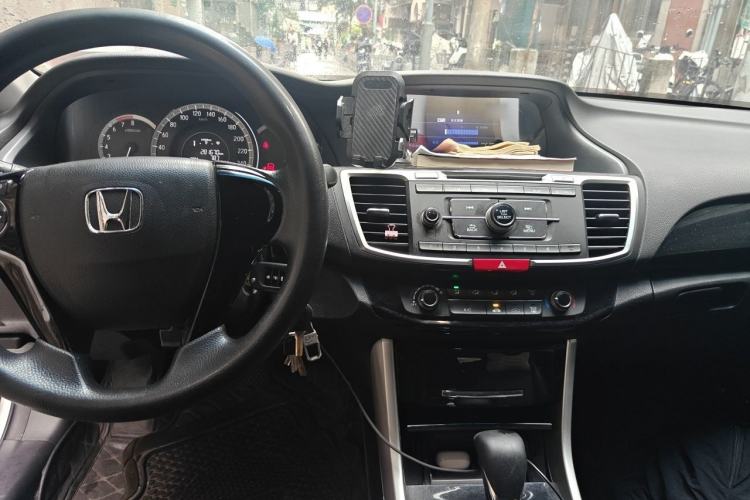 Used Honda Accord 2016 2.0L Comfort Edition Center Console