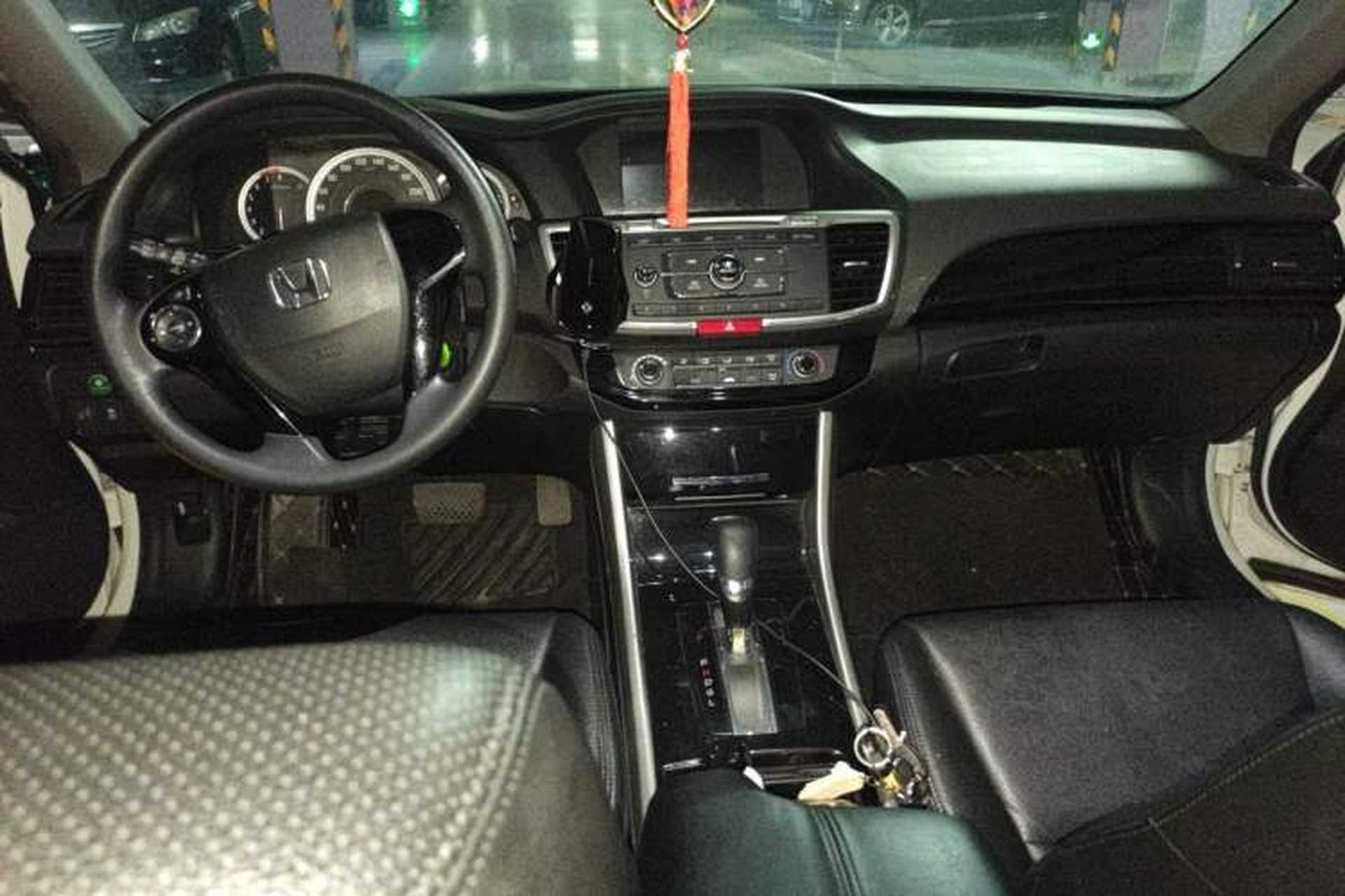 Used Honda Accord 2016 2.0L Comfort Edition Center Console