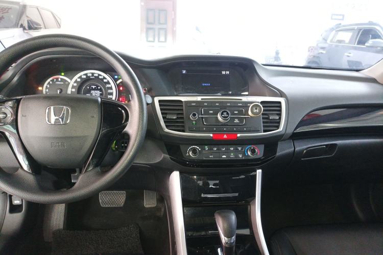 Used Honda Accord 2016 2.0L Comfort Edition Center Console