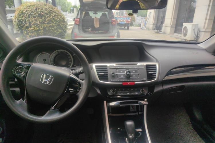 Used Honda Accord 2016 2.0L Comfort Edition Center Console