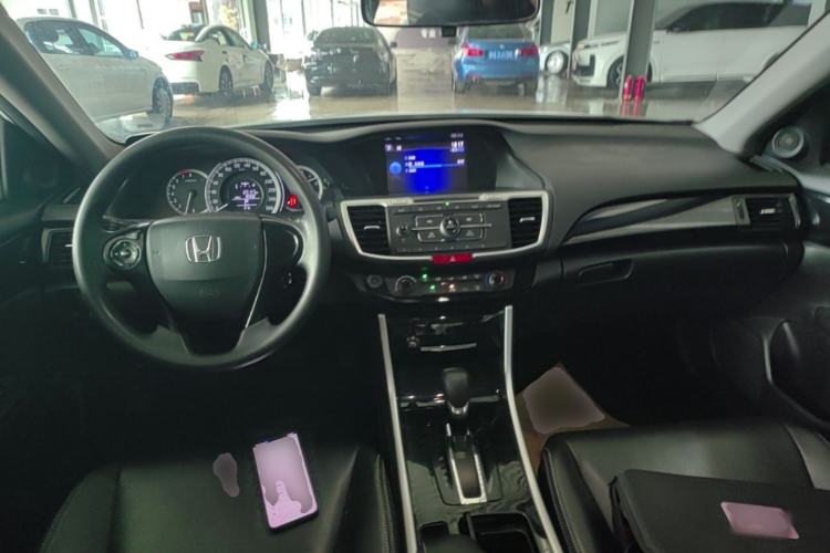 Used Honda Accord 2016 2.0L Comfort Edition Center Console