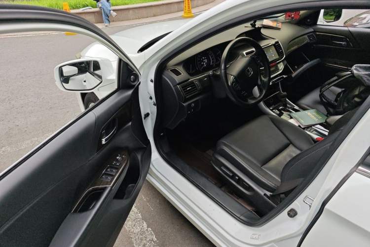 Used Honda Accord 2016 2.4L EX New Year Limited Edition Special Package Driver Seat
