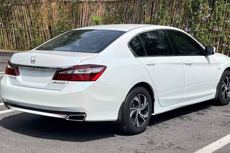 Used Honda Accord 2016 2.0L Comfort Edition Exterior 4
