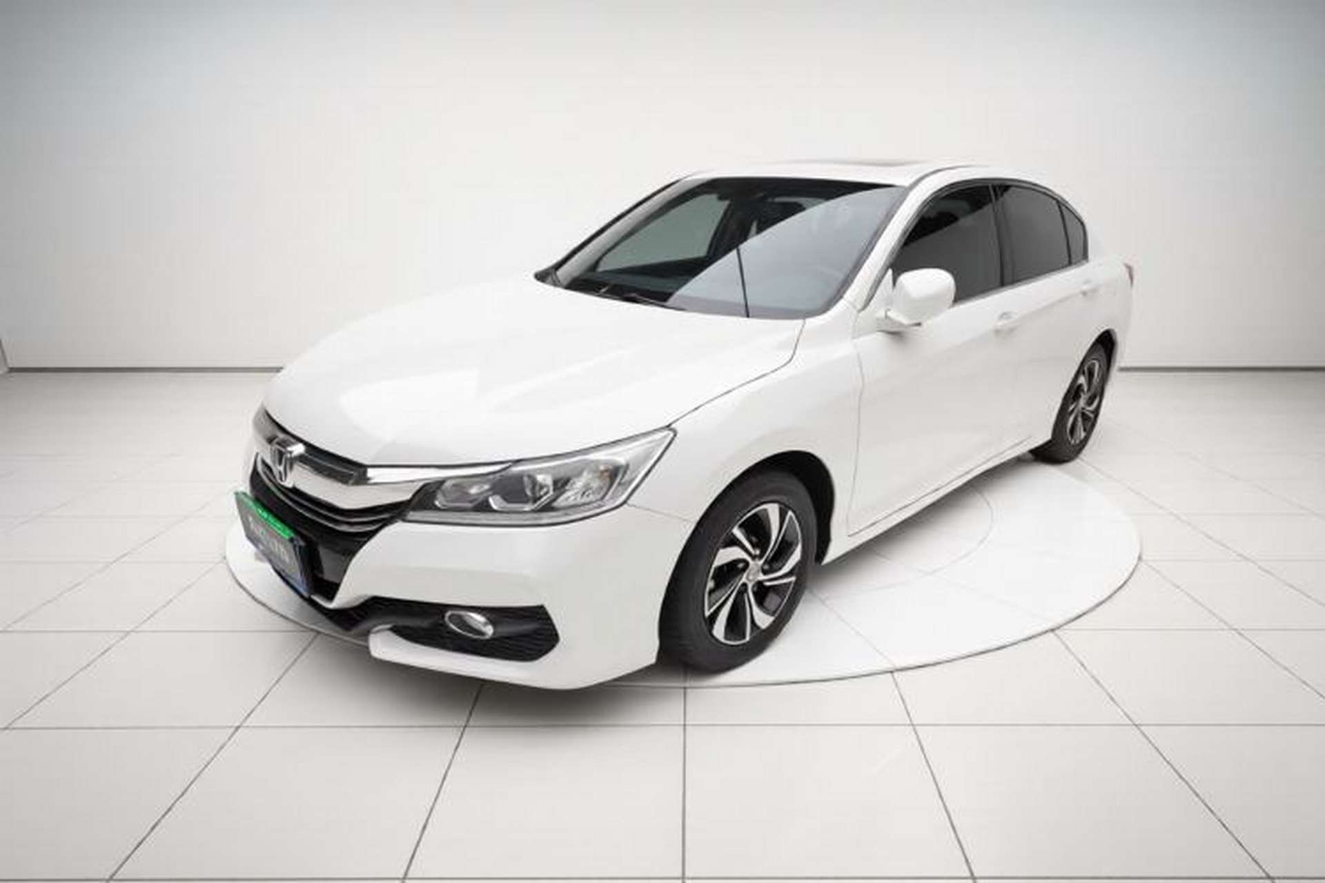 Used Honda Accord 2016 2.0L Luxury Edition Front Left 45 Deg