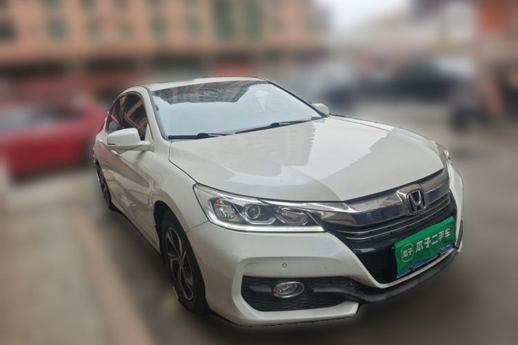 Used Honda Accord 2016 2.0L Luxury Edition Front Right 45 Deg