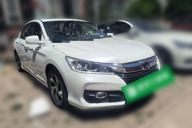 Used Honda Accord 2016 2.0L Luxury Edition Front Right 45 Deg