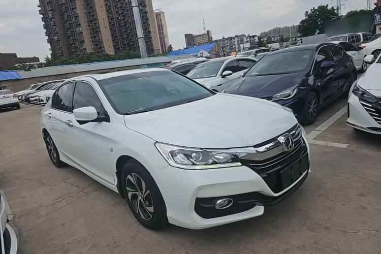 Used Honda Accord 2016 2.0L Comfort Edition Front Right 45 Deg