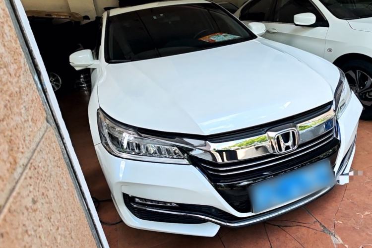 Used Honda Accord 2016 2.4L Luxury Edition Front Right 45 Deg