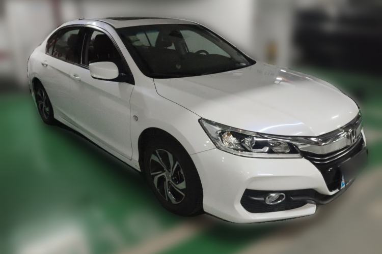 Used Honda Accord 2016 2.0L Comfort Edition Front Right 45 Deg