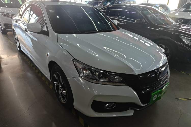 Used Honda Accord 2016 2.0L Elite Edition Front Right 45 Deg