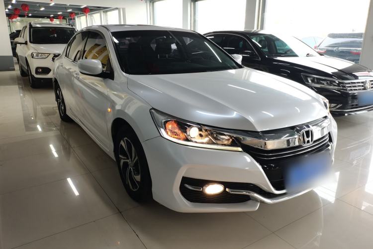 Used Honda Accord 2016 2.0L Comfort Edition Front Right 45 Deg