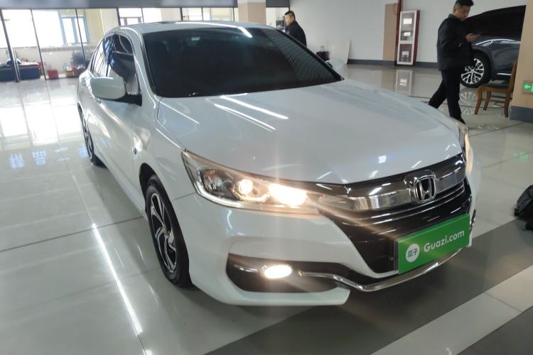 Used Honda Accord 2016 2.0L Comfort Edition Front Right 45 Deg