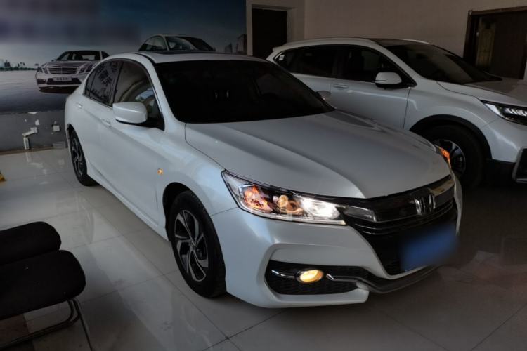 Used Honda Accord 2016 2.0L Comfort Edition Front Right 45 Deg