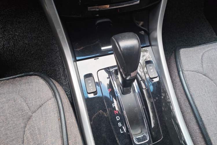 Used Honda Accord 2016 2.0L Luxury Edition Gear Lever