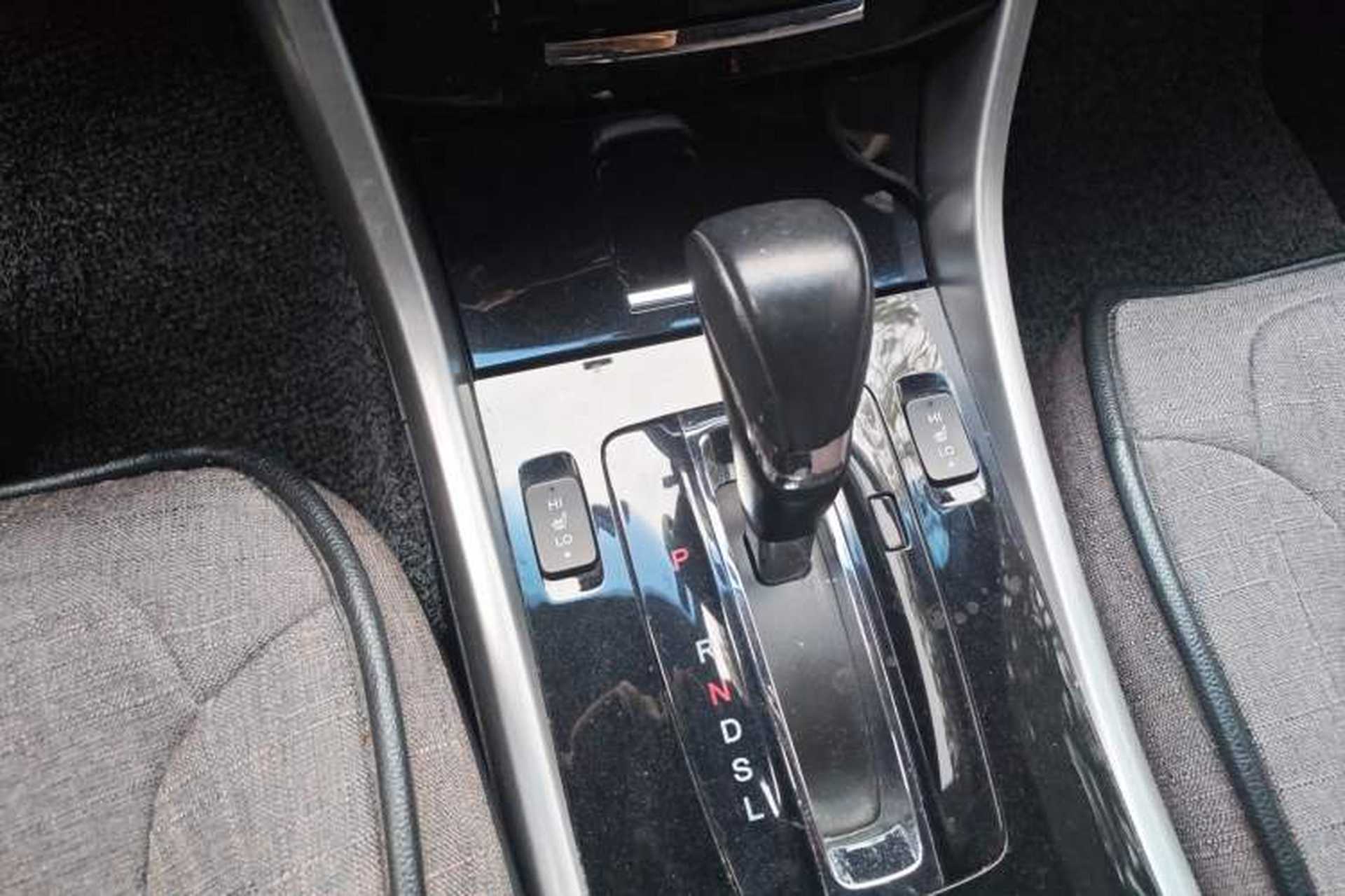 Used Honda Accord 2016 2.0L Luxury Edition Gear Lever