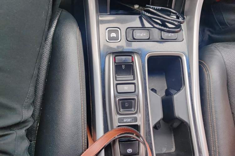 Used Honda Accord 2016 Hybrid 2.0L Sharp Edition Gear Lever