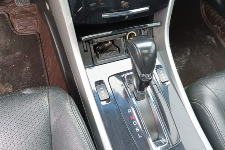 Used Honda Accord 2016 2.0L Luxury Edition Gear Lever