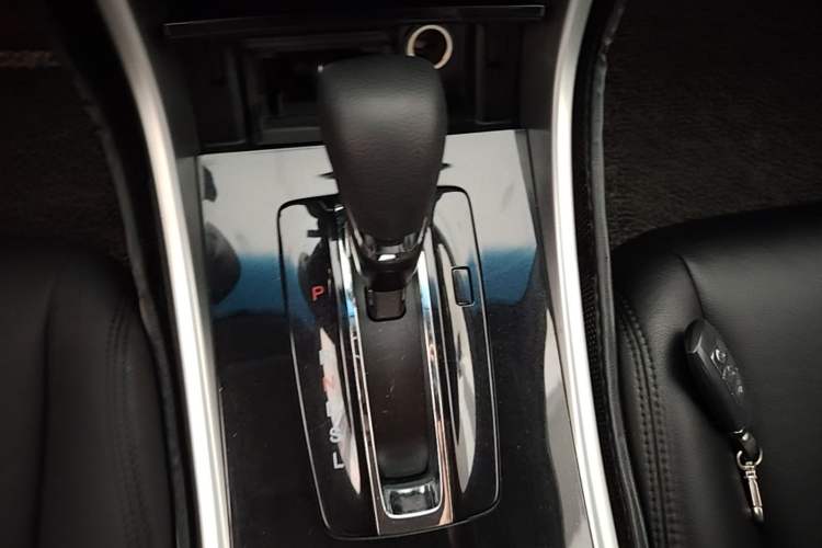 Used Honda Accord 2016 2.0L Comfort Edition Gear Lever