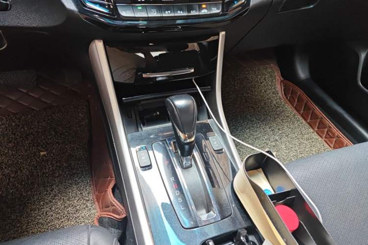 Used Honda Accord 2016 2.0L Luxury Edition Gear Lever