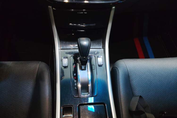 Used Honda Accord 2016 2.0L Elite Edition Gear Lever