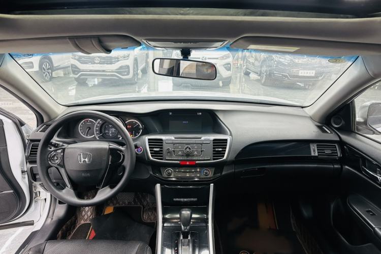 Used Honda Accord 2016 2.0L Comfort Edition Interior 1