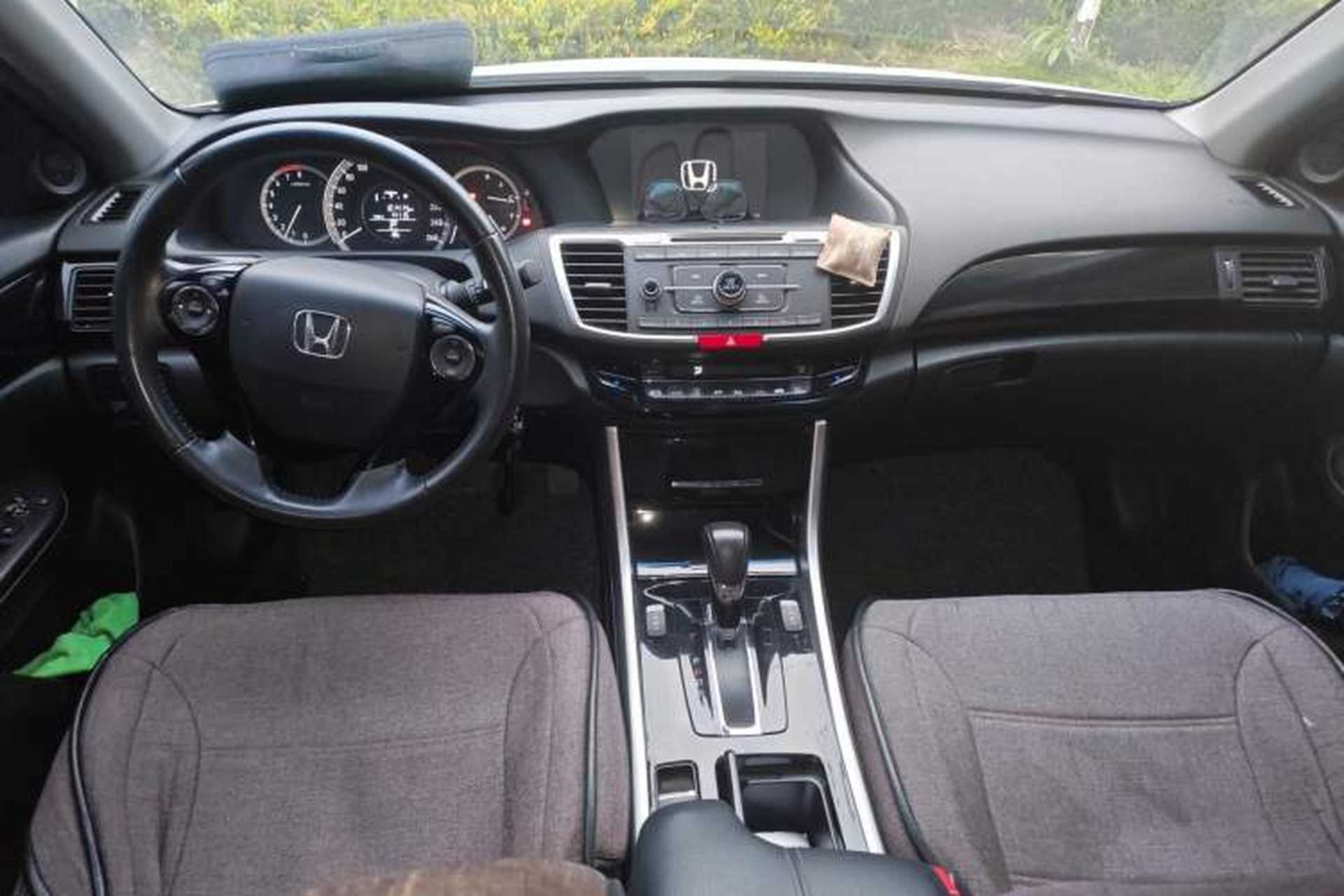 Used Honda Accord 2016 2.0L Luxury Edition Interior 2