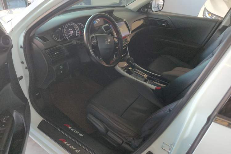 Used Honda Accord 2016 2.0L Comfort Edition Interior 2