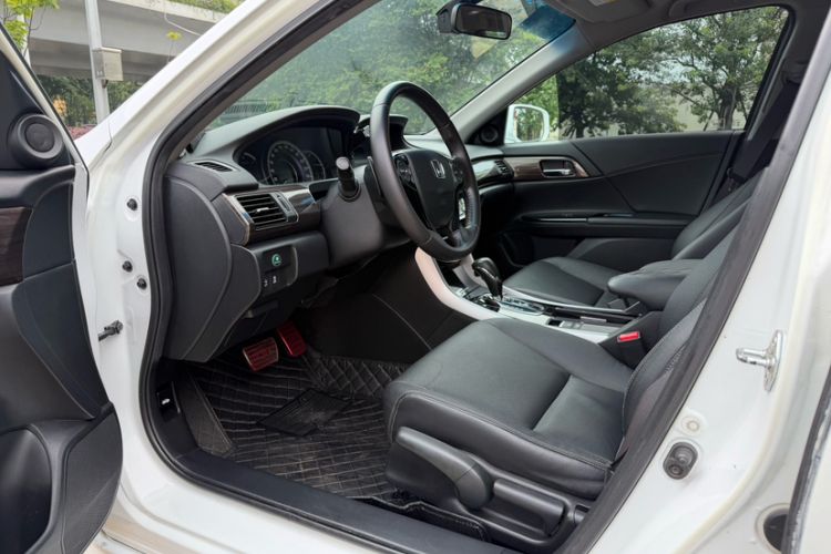 Used Honda Accord 2016 2.4L Comfort Edition Interior 2