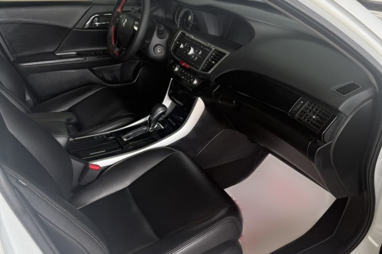 Used Honda Accord 2016 2.0L Comfort Edition Interior 3