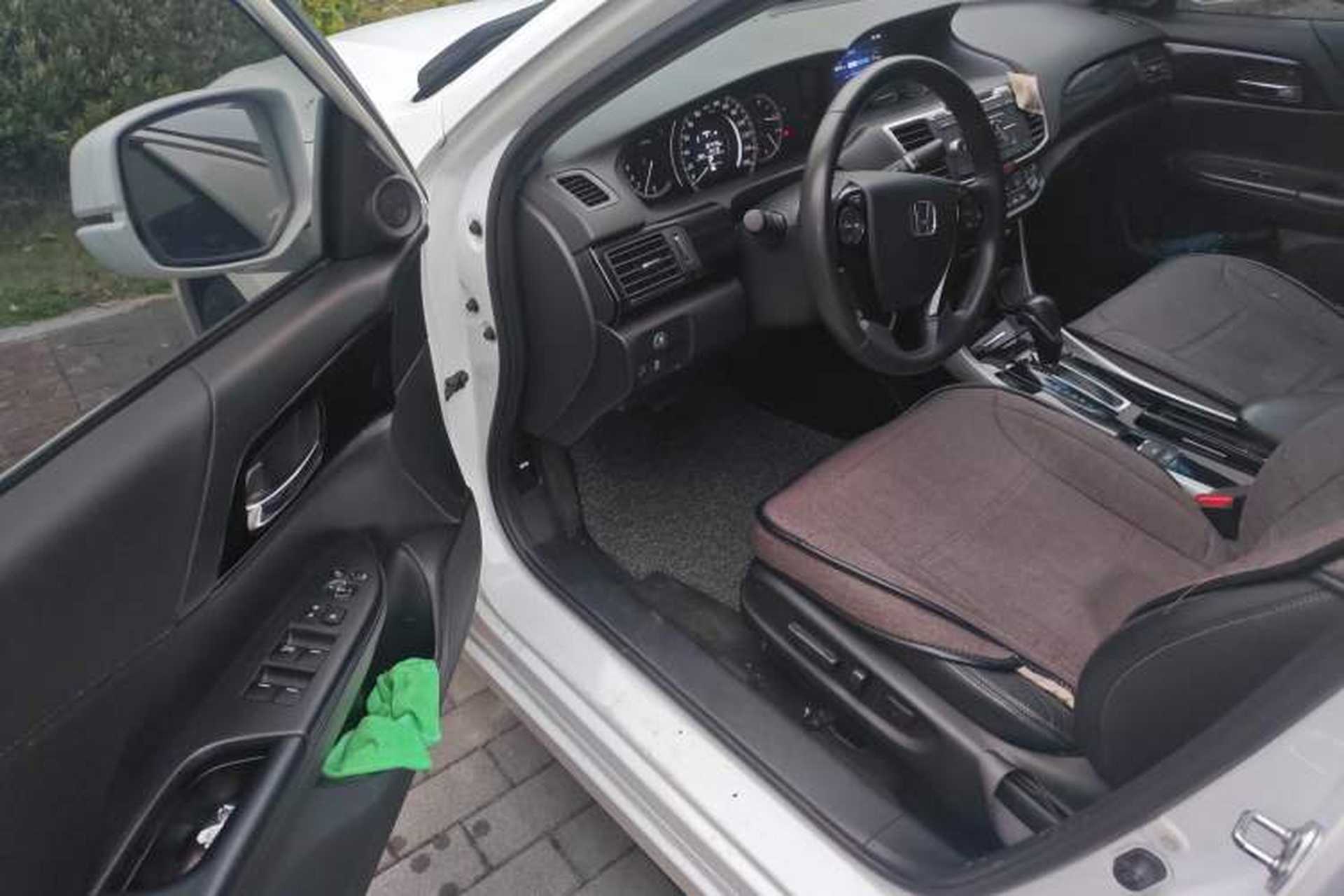 Used Honda Accord 2016 2.0L Luxury Edition Interior 3