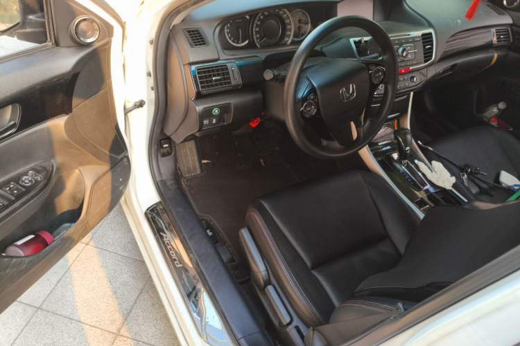Used Honda Accord 2016 2.0L Comfort Edition Interior 3