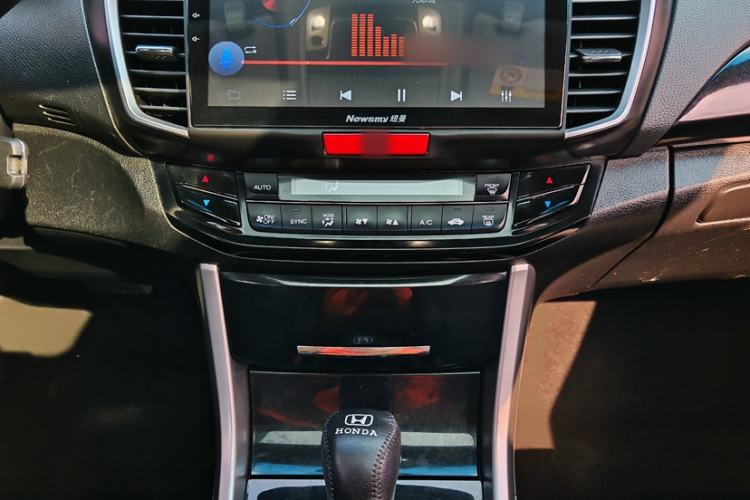 Used Honda Accord 2016 2.0L Elite Edition Interior 3