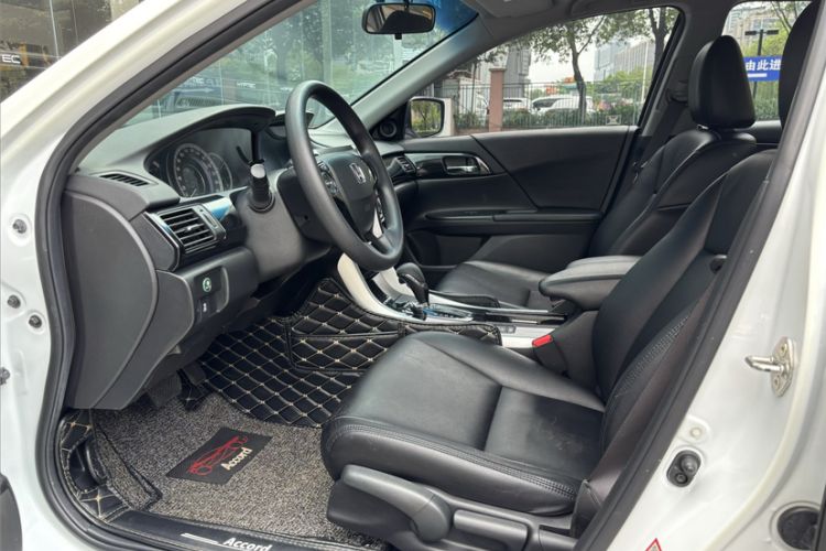 Used Honda Accord 2016 2.0L Comfort Edition Interior 3