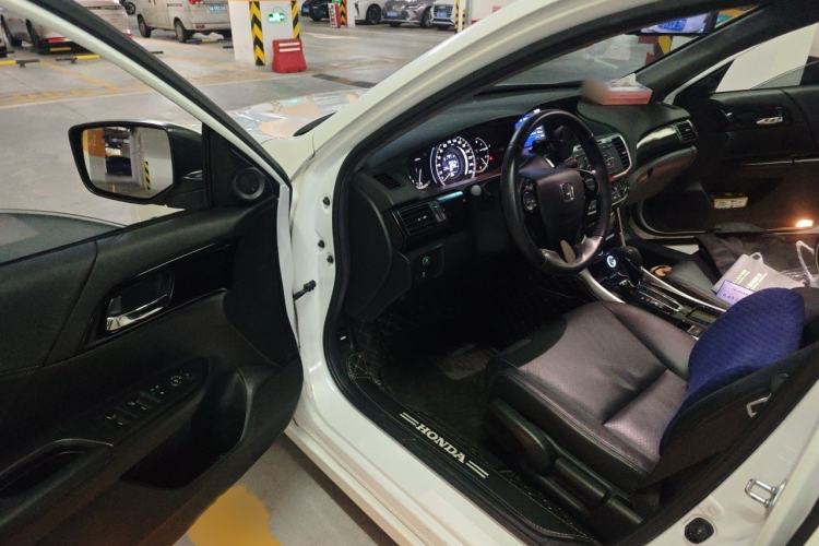 Used Honda Accord 2016 2.0L Elite Edition Interior 3