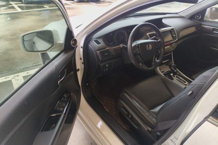 Used Honda Accord 2016 2.4L Luxury Edition Interior 3