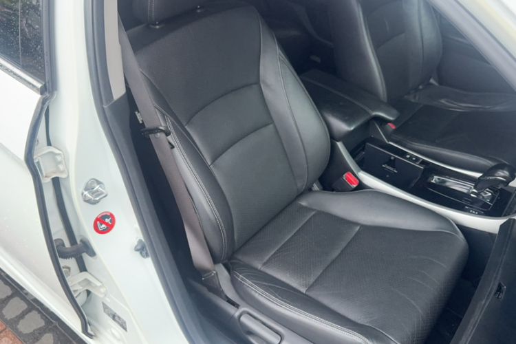 Used Honda Accord 2016 2.0L Elite Edition Interior 4