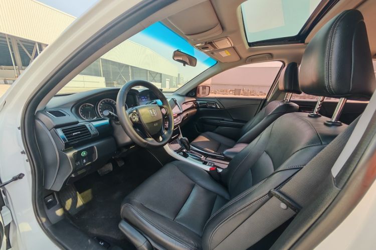Used Honda Accord 2016 2.0L Elite Edition Interior 4