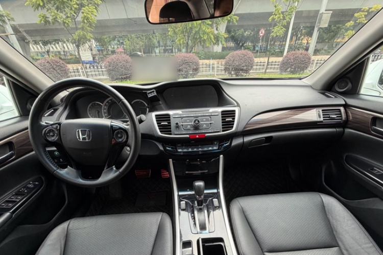 Used Honda Accord 2016 2.4L Comfort Edition Interior 4