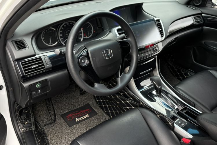 Used Honda Accord 2016 2.0L Comfort Edition Interior 5