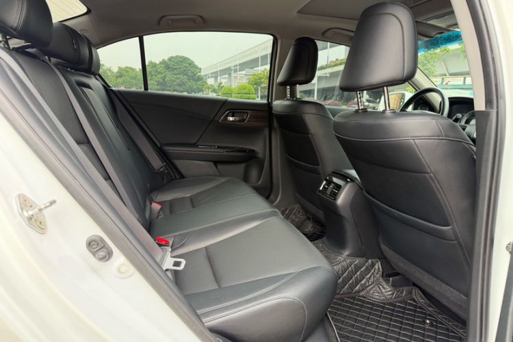 Used Honda Accord 2016 2.4L Comfort Edition Interior 5