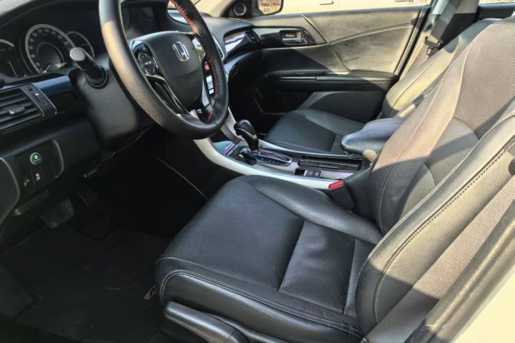 Used Honda Accord 2016 2.0L Elite Edition Interior 5