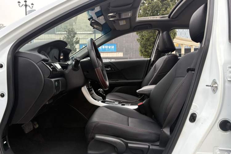Used Honda Accord 2016 2.0L Comfort Edition Interior 6