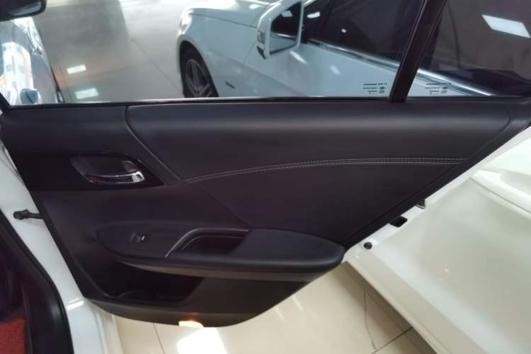 Used Honda Accord 2016 2.0L Elite Edition Interior 6