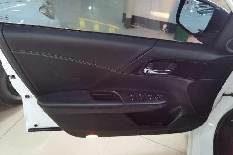 Used Honda Accord 2016 2.0L Elite Edition Interior 7