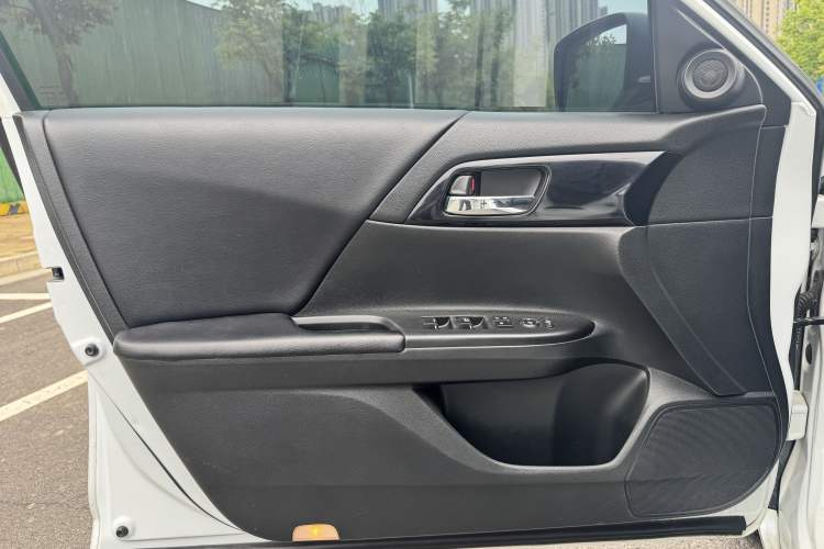 Used Honda Accord 2016 2.0L Comfort Edition Interior 8