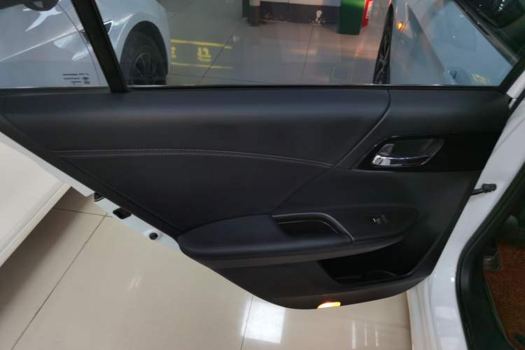 Used Honda Accord 2016 2.0L Elite Edition Interior 8