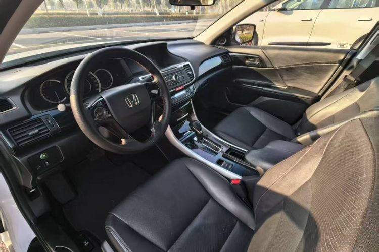 Used Honda Accord 2016 2.0L Elite Edition Interior 8